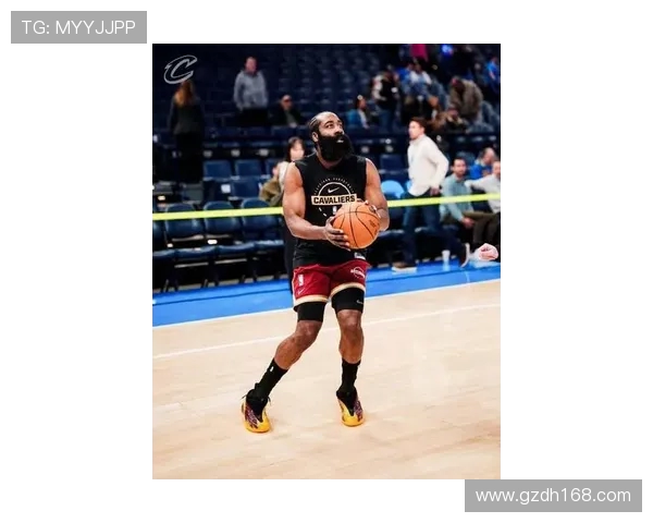 哈登训练时穿上ASU太阳魔队专属HardenVol10PE展现满满情怀